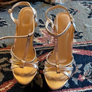 Iridescent champagne pink platform shoe